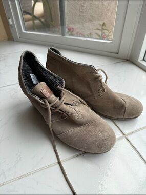 Toms Women's Taupe Suede Lace-Up Ankle Boots